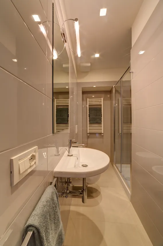 Bilo Deluxe apartment bathroom.