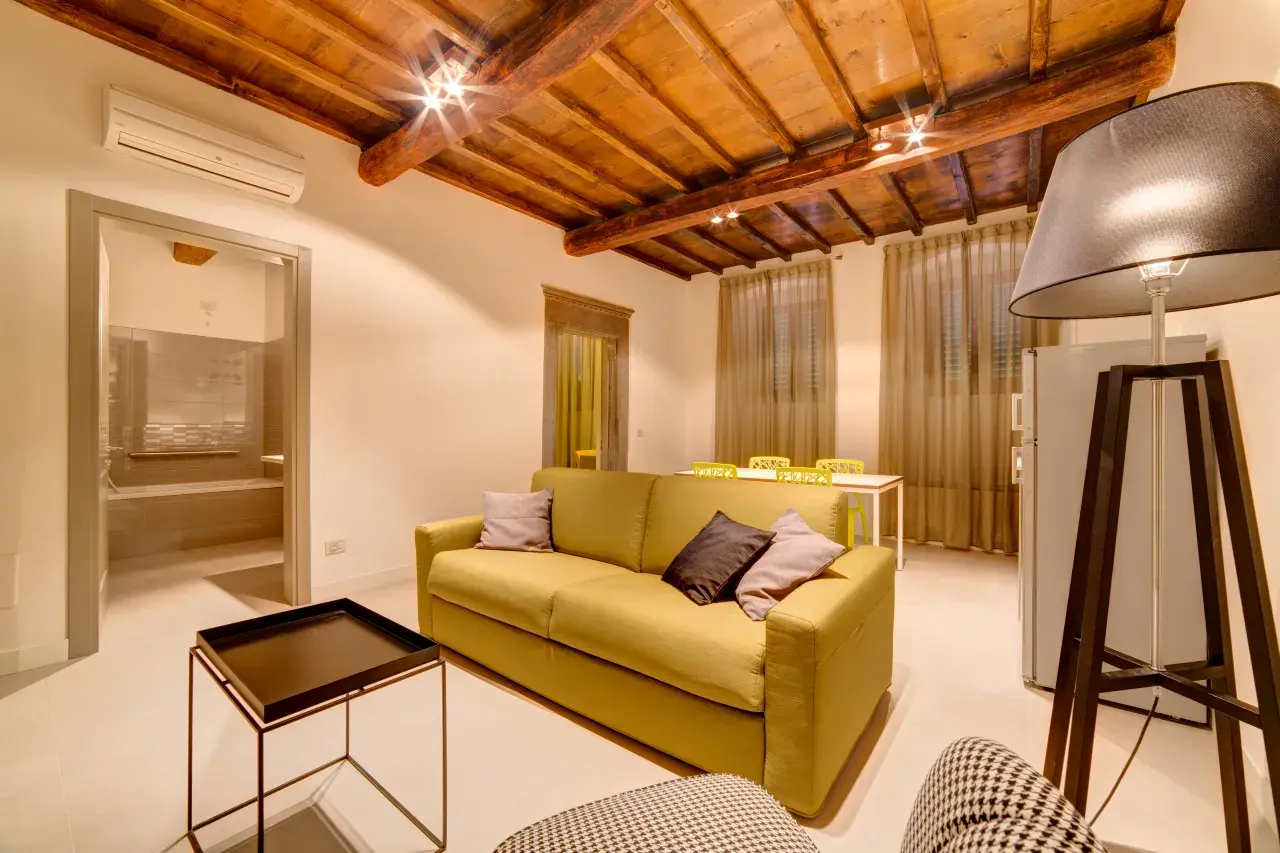 Overview of the living room in a Bilo Deluxe apartment.