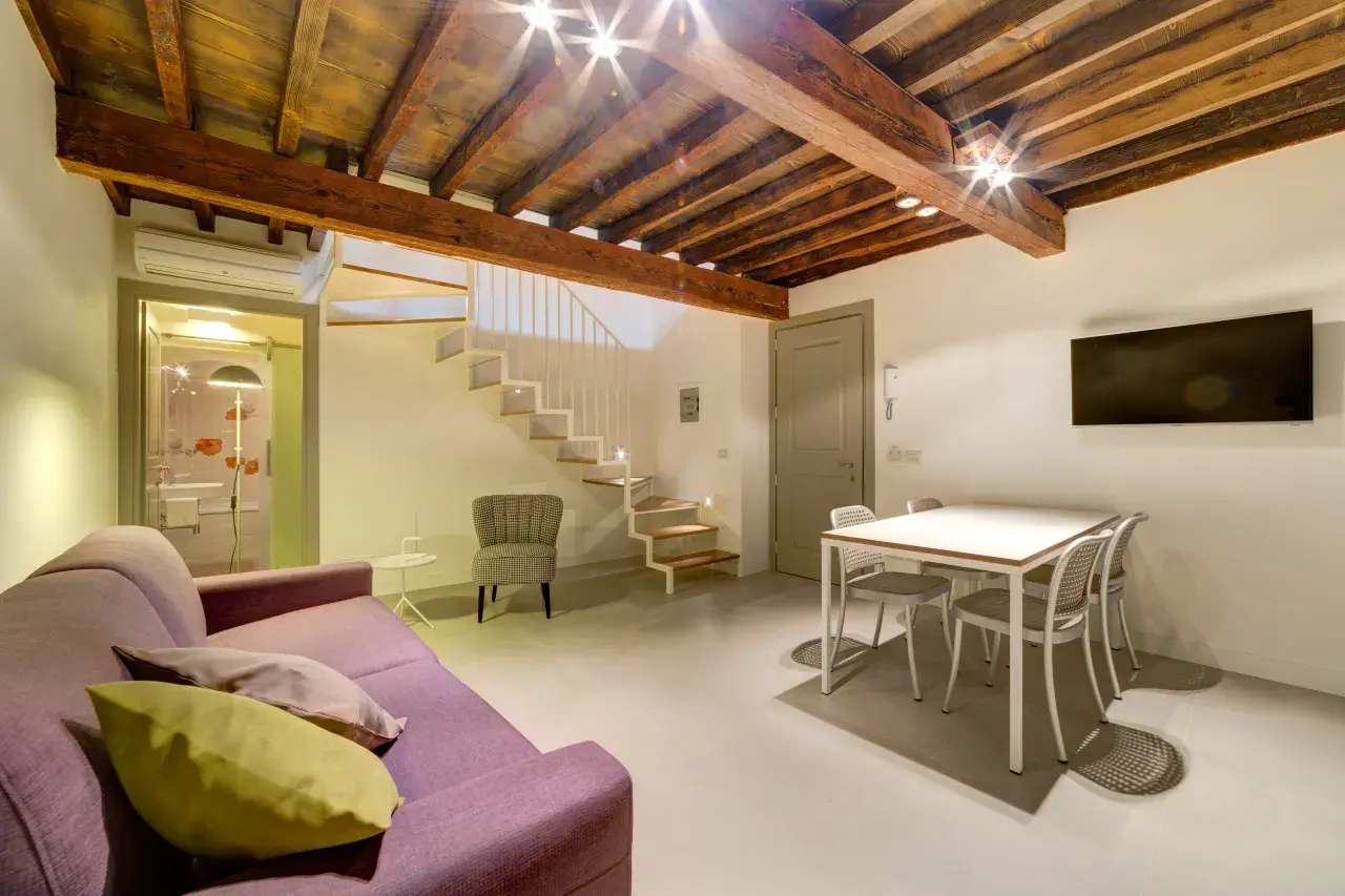 Cozy living room of a Bilo Deluxe apartment.