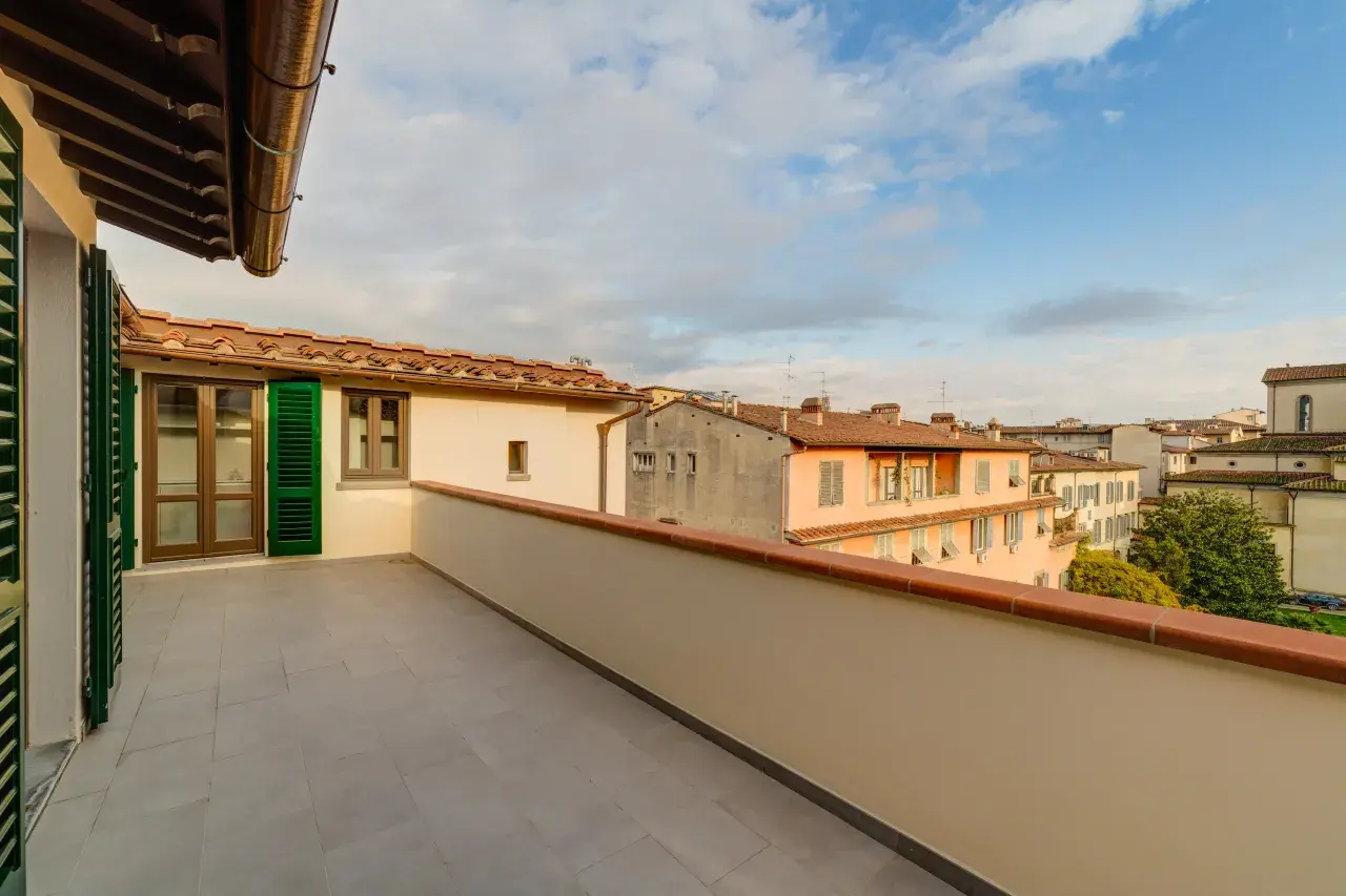 Terrace overlooking the Basilica of Santo Spirito - Bilo View apartment at Palazzo Mannaioni, suites in Florence.