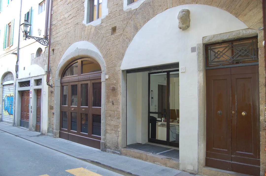 Facade and entrance of Palazzo Mannaioni, suites in Florence.